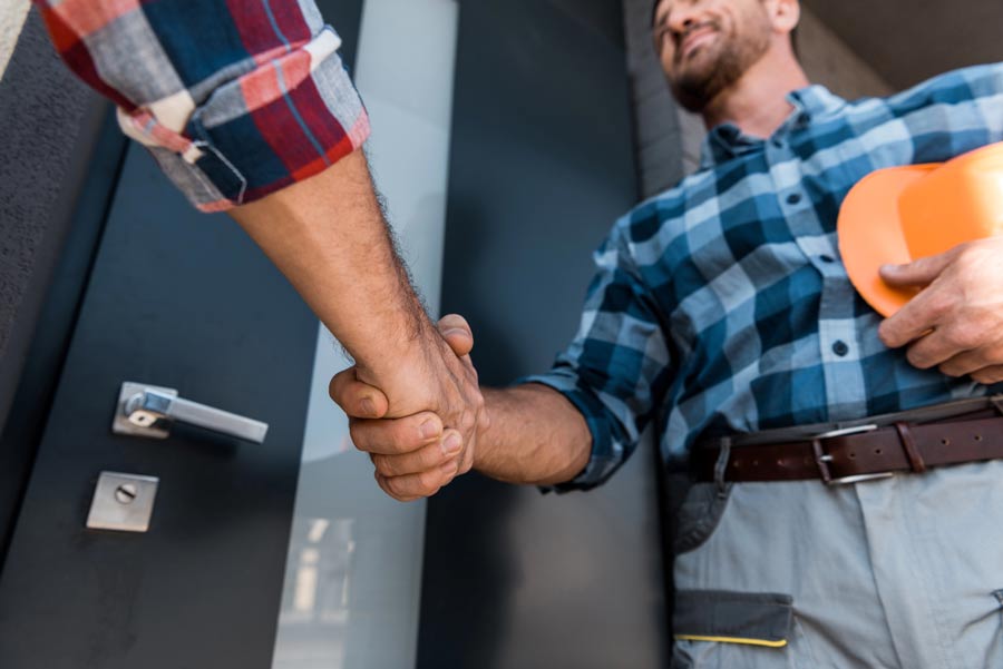 contractor-shaking-hands-with-homeowner